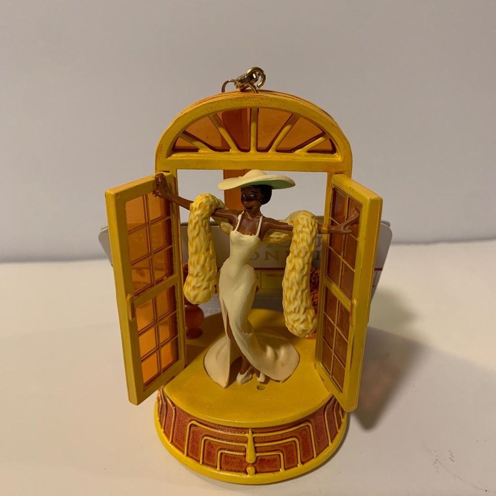Disney Parks - Tiana Singing Living Magic Sketchbook - Ornament New
